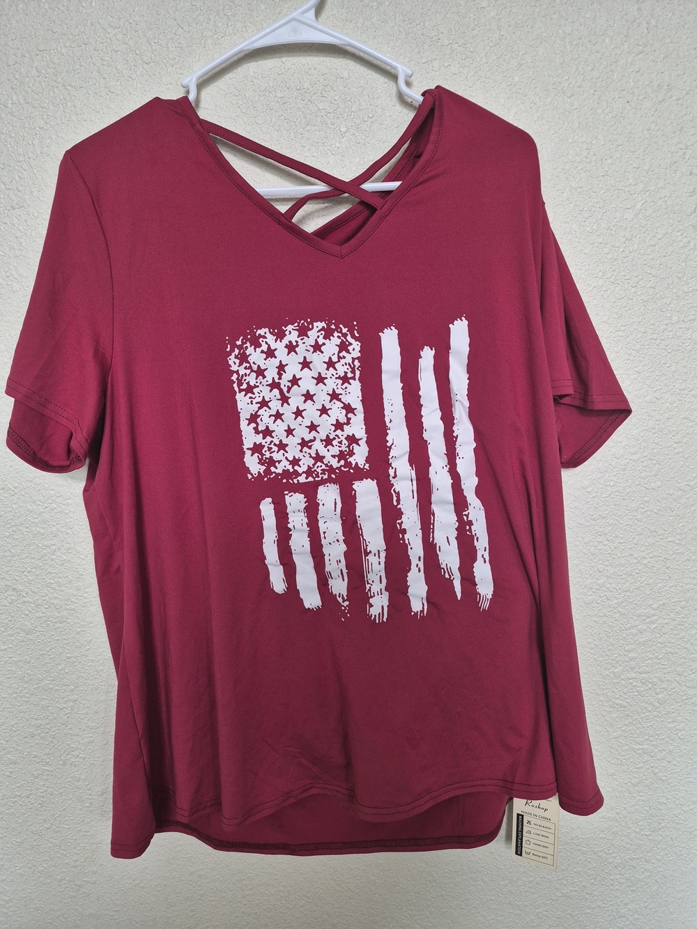 Crisscross V-Neck Graphic Tee in Burgundy